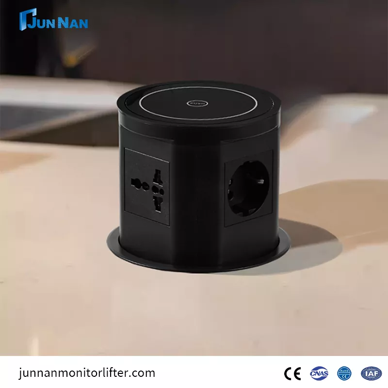 مقبس مخرج الطاقة المدمج